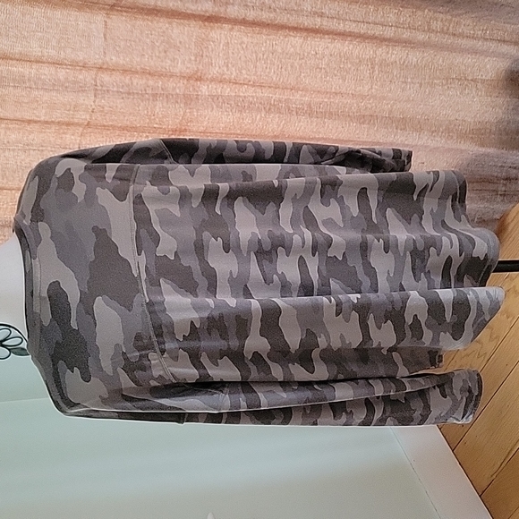 SO Long Sleeve Relaxed Cozy Camo - Picture 3 of 6